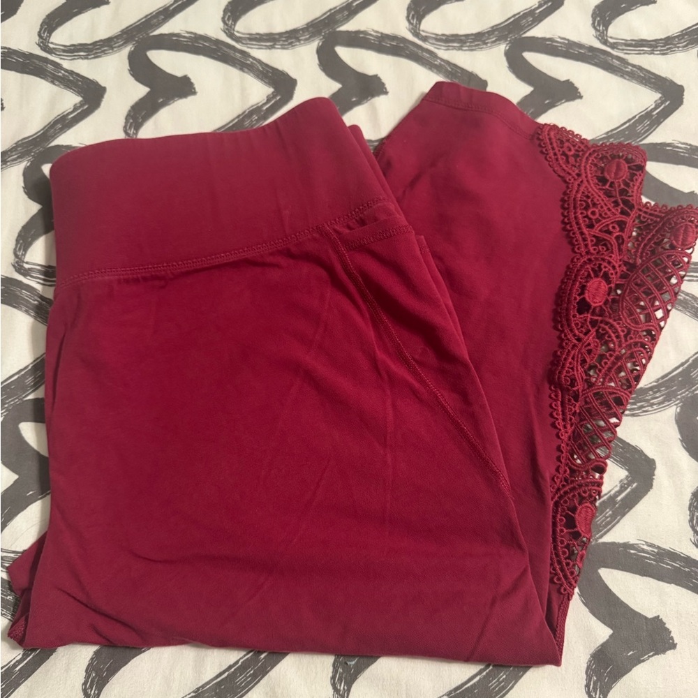 Livi Active Burgundy Lace Trim Capri Leggings